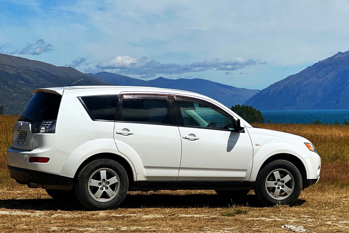 KR Mitsubishi Outlander 4WD 1