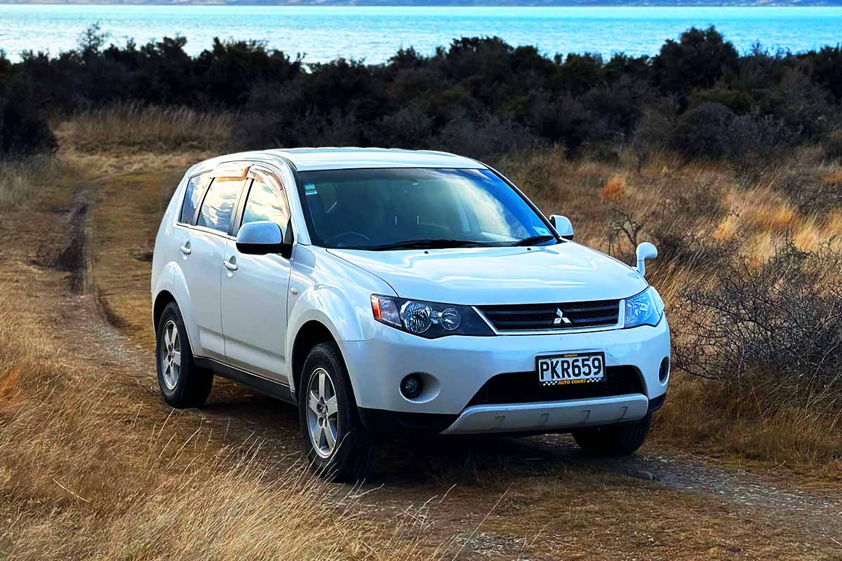 KR Mitsubishi Outlander 4WD 2