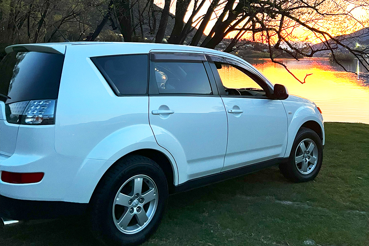 KR Mitsubishi Outlander 4WD 3