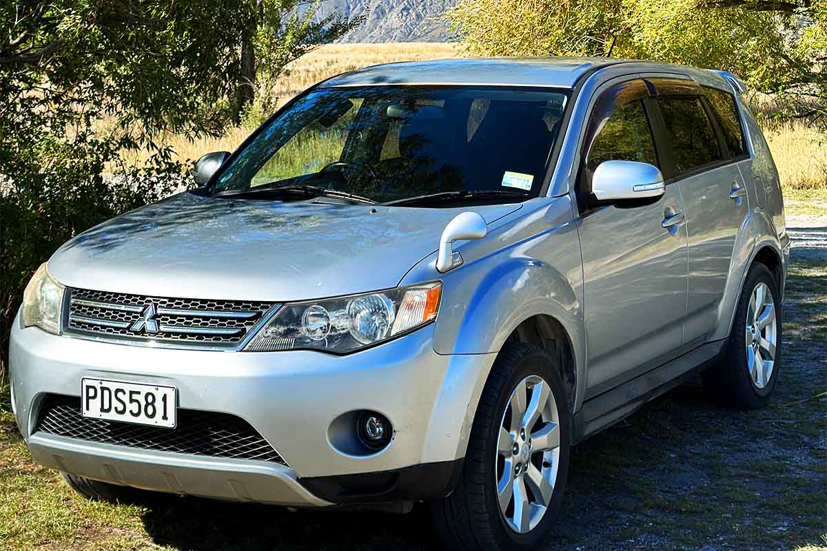 KR Mitsubishi Outlander 4WD Gray 2
